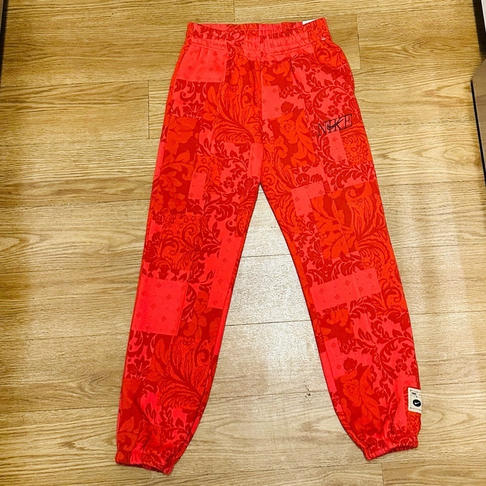 Nike Loose Fit SweatPants